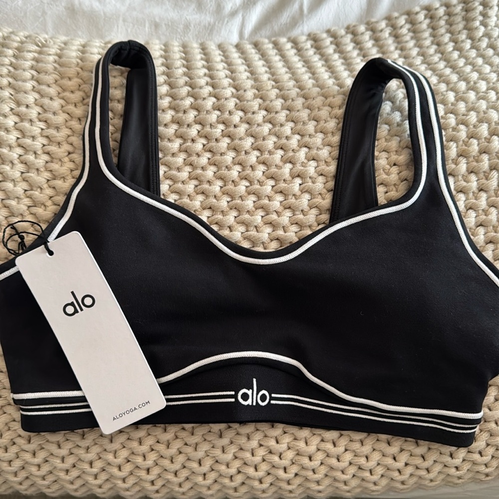 NWT Alo Yoga Airbrush Heart Throb Bra - Black/White M